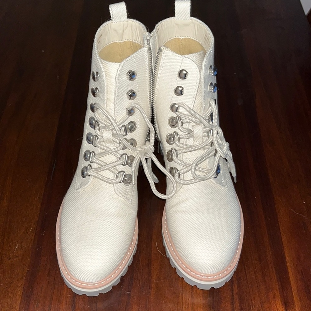 Brand new Oasis Society beige boots